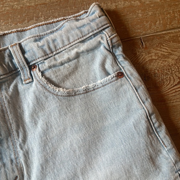 Abercrombie & Fitch The Mom Hi-rise light wash denim shorts - Picture 3 of 5
